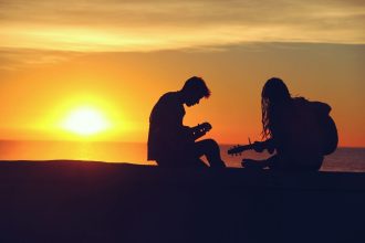 10 + 5 Τραγούδια που ακούς ΚΑΘΕ Καλοκαίρι - Best Of, Πολιτιστικά