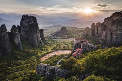 Μετέωρα: Ταξίδι στο πιο μυστηριώδες και επιβλητικό τοπίο της Ελλάδας - Ελλάδα