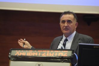 Π. Χαλβατσιώτης - Καθηγητής Παθολογίας ΕΚΠΑ: Έτσι θα πάμε διακοπές με ασφάλεια - Χωρίς Κατηγορία