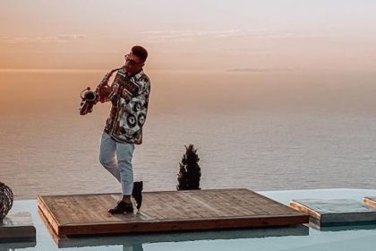 Saxtom (Τομ Γιαννακόπουλος), ο ανερχόμενος και πολλά υποσχόμενος σαξοφωνίστας της χώρας μας. - Συνεντεύξεις