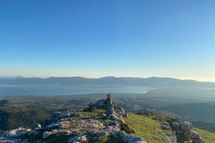 Το πυραμιδοειδές κάστρο του Βλοχού. - It's a Sign