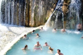 Οι 10 καλύτερες ιαματικές πηγές των ελληνικών νησιών - Ελλάδα