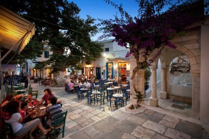 Ο «Μεγάλος Καφενές» στην Τήνο: ένα καφενείο με ιστορία που ξεπερνά τα 100 χρόνια - Ελλάδα