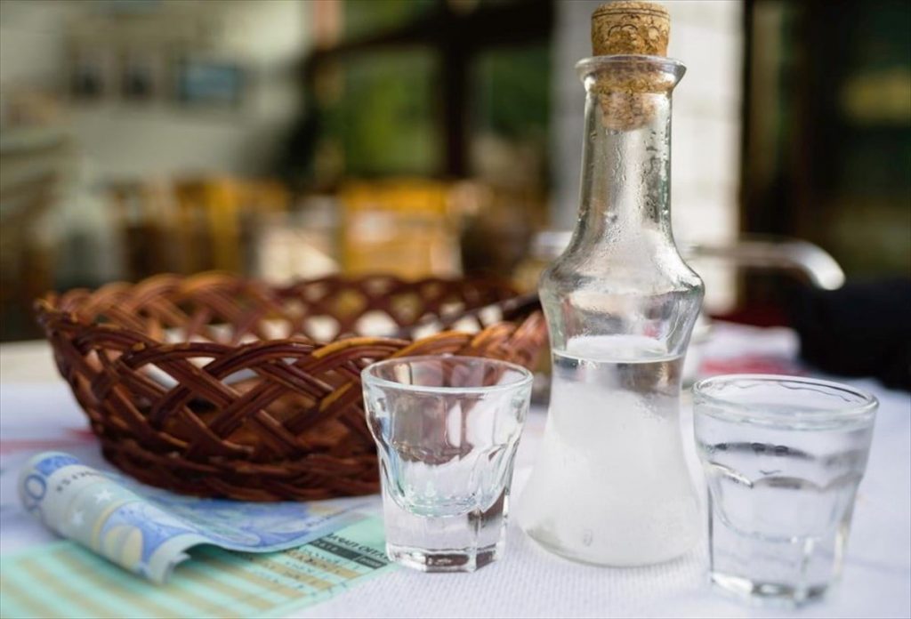 Ρακή: το νέκταρ της κρητικής γης - Ταξίδι γεύσεων