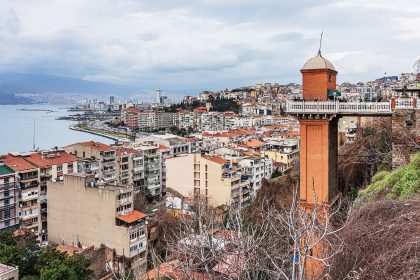 Asansor: Ο Ιστορικός Ανελκυστήρας στην Σμύρνη - Εξωτερικό