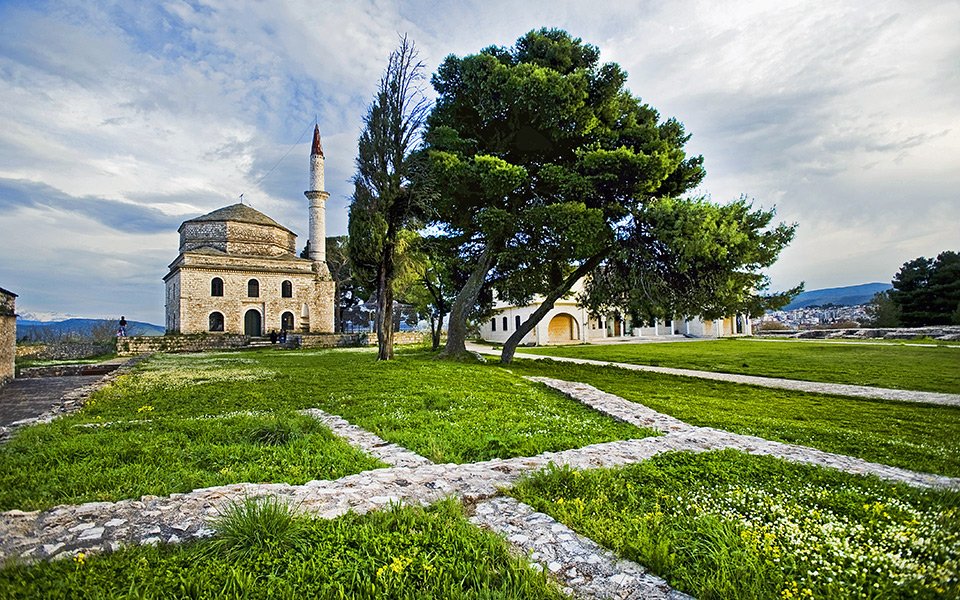 Ιωάννινα: ταξίδι στην πιο γοητευτική πόλη της Ηπείρου - Ελλάδα Ιωάννινα: ταξίδι στην πιο γοητευτική πόλη της Ηπείρου - Ελλάδα
