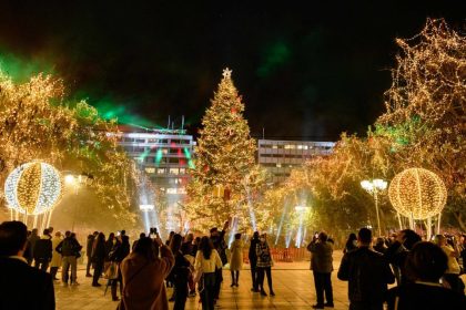 Η Αθήνα φόρεσε τα γιορτινά της - Ηπειρωτική Ελλάδα