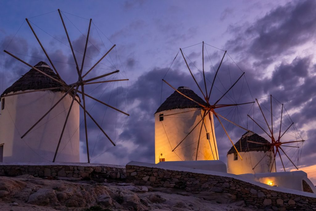 Η Μύκονος πρώτος προορισμός για διακοπές στον κόσμο από τους ταξιδιωτικούς συντάκτες των Times - Ταξιδιωτικά Νέα white wind turbines on brown rocky mountain under white cloudy sky during daytime