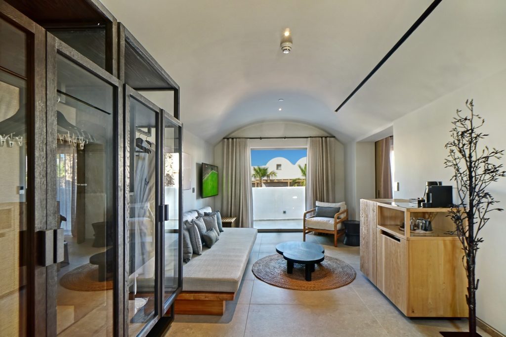 Radisson Blu Zaffron Resort Santorini: Ανοίγει τον Απρίλιο το νέο κόσμημα του Ομίλου Φάις - Ταξιδιωτικά Νέα