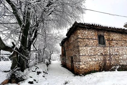Χιονισμένο Άγκιστρο: Το μικρό χωριό στην άκρη της Ελλάδας - Ελλάδα