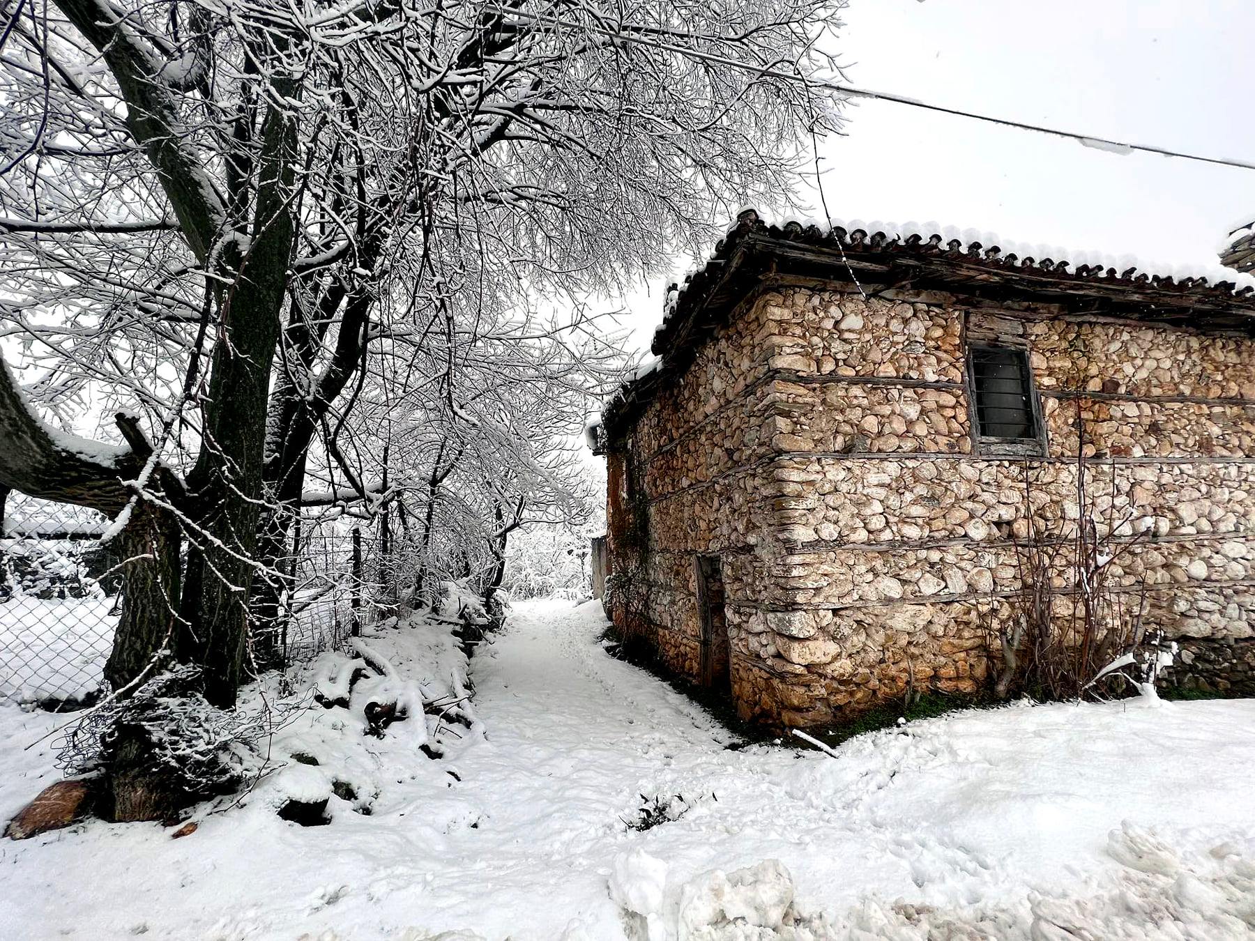 Χιονισμένο Άγκιστρο: Το μικρό χωριό στην άκρη της Ελλάδας - Ελλάδα