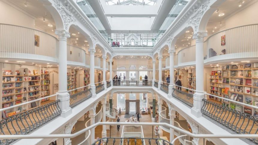 Cărturești Carusel: To παραμυθένιο βιβλιοπωλείο στο Βουκουρέστι που χτίστηκε από οικογένεια Ελλήνων - Ρουμανία