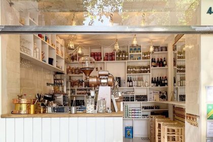 Το παραδοσιακό καφενείο στο κέντρο του Παρισιού που θα σου ψήσει αυθεντικό ελληνικό καφέ - Γαλλία