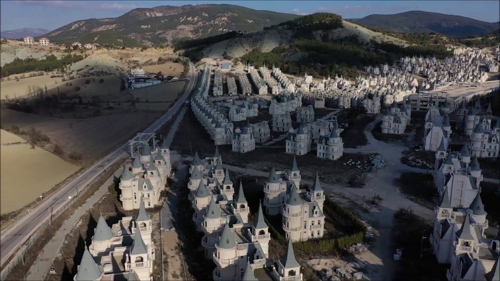 Burj Al Babas: Η τούρκικη πόλη-φάντασμα με τα απόκοσμα μεσαιωνικά κάστρα που κόβουν την ανάσα - Τουρκία