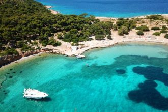 Το παραδεισένιο νησί με το μυστικό τούνελ και τους ξεχωριστούς κατοίκους - Ελλάδα