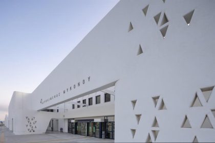 Το αεροδρόμιο της Μυκόνου μετονομάζεται σε Κρατικό Αερολιμένα Μυκόνου «Μαντώ Μαυρογένη» - Πάσχα