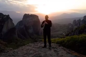 Πάσχα στη Θεσσαλία: Το μαγευτικό βίντεο της Περιφέρειας Θεσσαλίας με το Θανάση Βασιλόπουλο στα Μετέωρα - Πάσχα