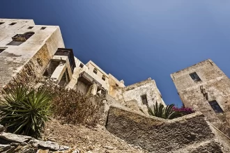 Κάστρο Νάξου: H ζωντανή καστροπολιτεία του νησιού που κατοικείται μέχρι σήμερα - Νάξος