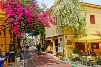 Πλάκα: Σεργιάνι σε μία από τις πιο όμορφες, γραφικές και ιστορικές γειτονιές της Αθήνας - Αθήνα, Χριστούγεννα