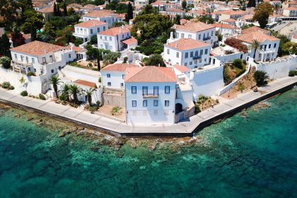 Σπέτσες: Απόδραση στο πιο κοσμοπολίτικο νησί του Αργοσαρωνικού - Ελλάδα