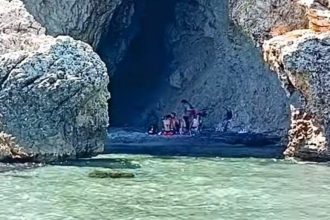 Η μόνη παραλία στην Ελλάδα που δεν την αγγίζει ποτέ ο ήλιος - Μόλις δύο ώρες από την Αθήνα - Ταξιδιωτικά Tips