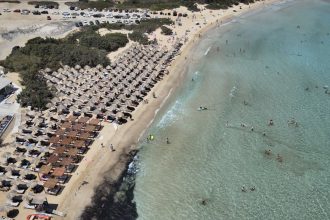 Σάντα Μαρία : Βόλτα στην φημισμένη παραλία της Πάρου - Μήλος