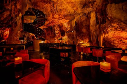 The Cave: Ένα μοναδικό εστιατόριο σπηλιά στην καρδιά του Μπαλί - Μπαλί