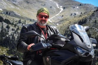 Ο Δημήτρης Κατσούλας ταξιδεύει τον κόσμο με «τέρμα» τα γκάζια - Travellers