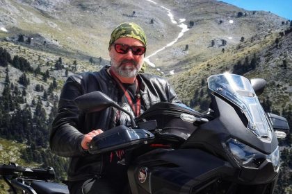Ο Δημήτρης Κατσούλας ταξιδεύει τον κόσμο με «τέρμα» τα γκάζια - Travellers