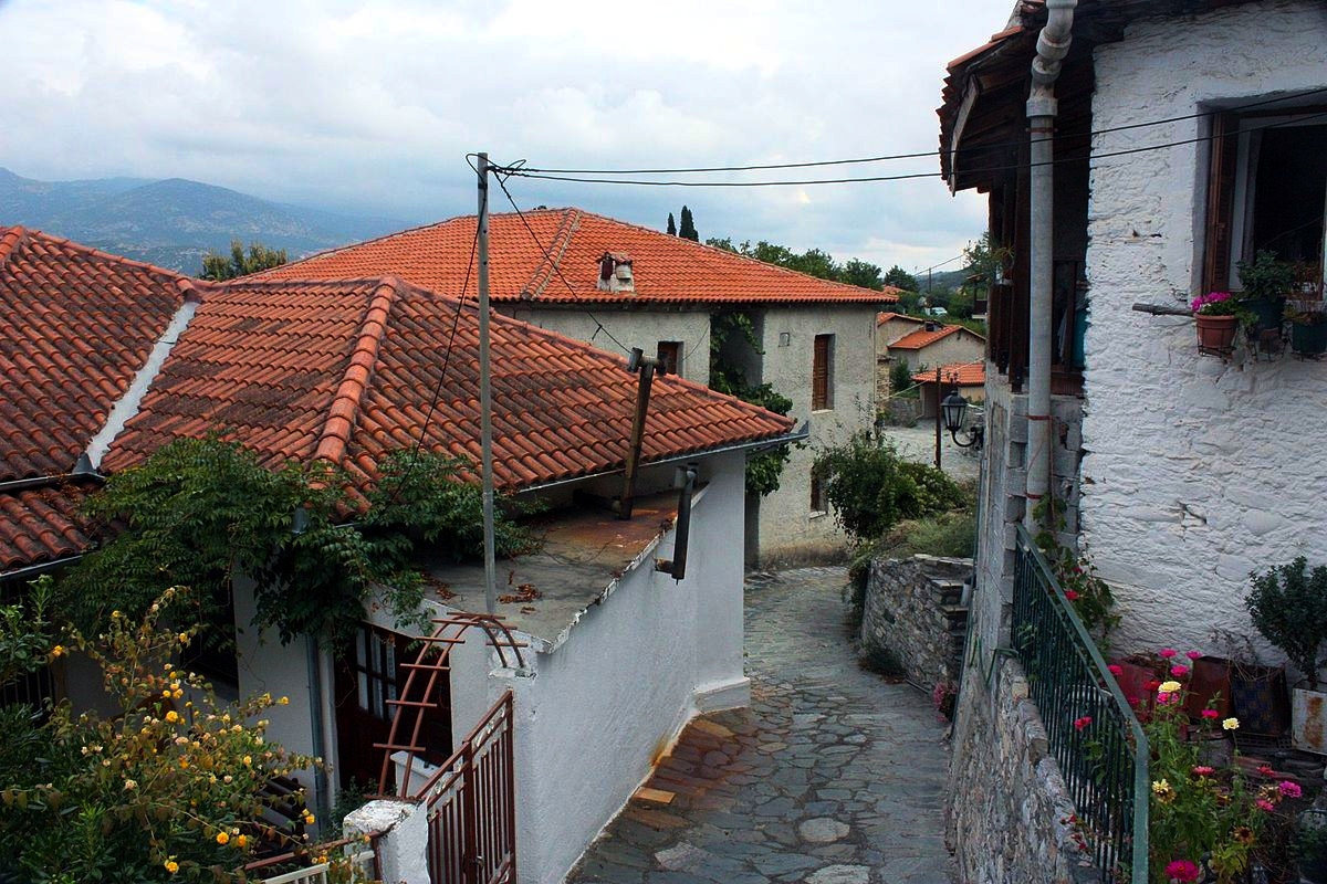 Αμπελάκια: Το πανέμορφο χωριό της Λάρισας με τα πλακόστρωτα σοκάκια - Κρήτη