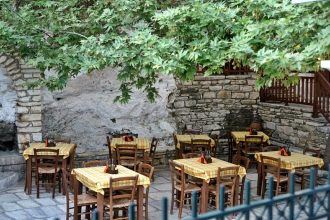 «Πλάτανος»: η καλύτερη παραδοσιακή κουζίνα στην Απείρανθο της Νάξου - Νάξος