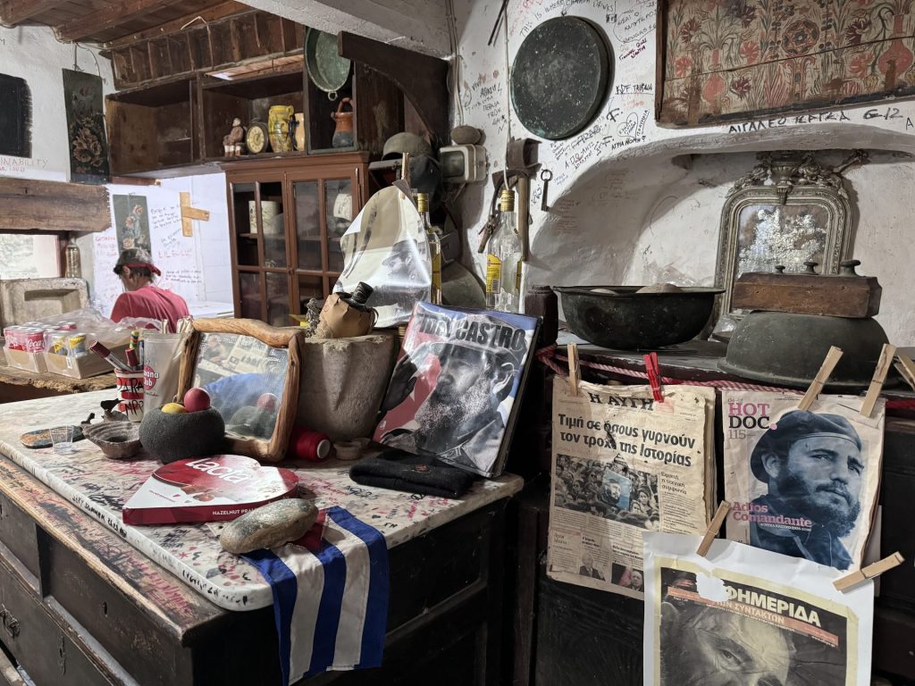Μπορεί ένα μπαρ στη Σίφνο να μας αλλάξει τη στάση ζωής; Ναι, αν είναι αφιερωμένο στον Τσε Γκεβάρα - Σίφνος