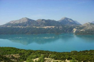 Έτοιμοι για εξόρμηση; Πάμε για κανό καγιάκ στη λίμνη Κρεμαστών! - Ελλάδα