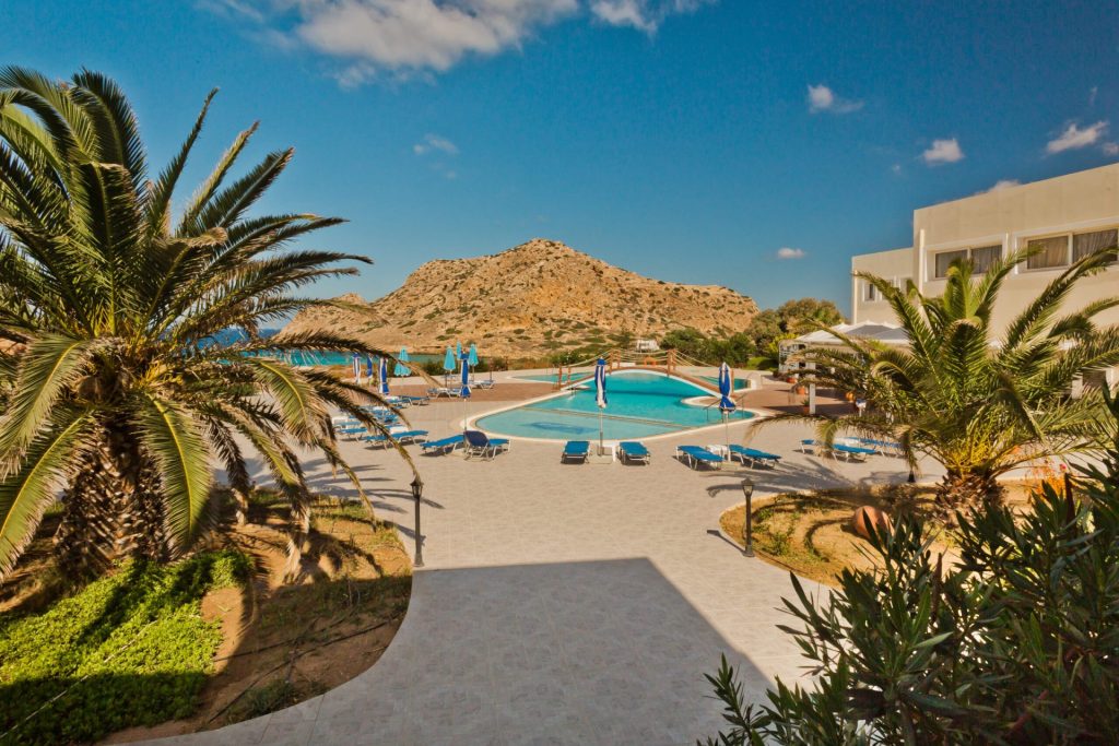 Κάρπαθος: Στο «Royal Beach Hotel» η πολυτέλεια συναντά τη φιλοξενία - Ελλάδα
