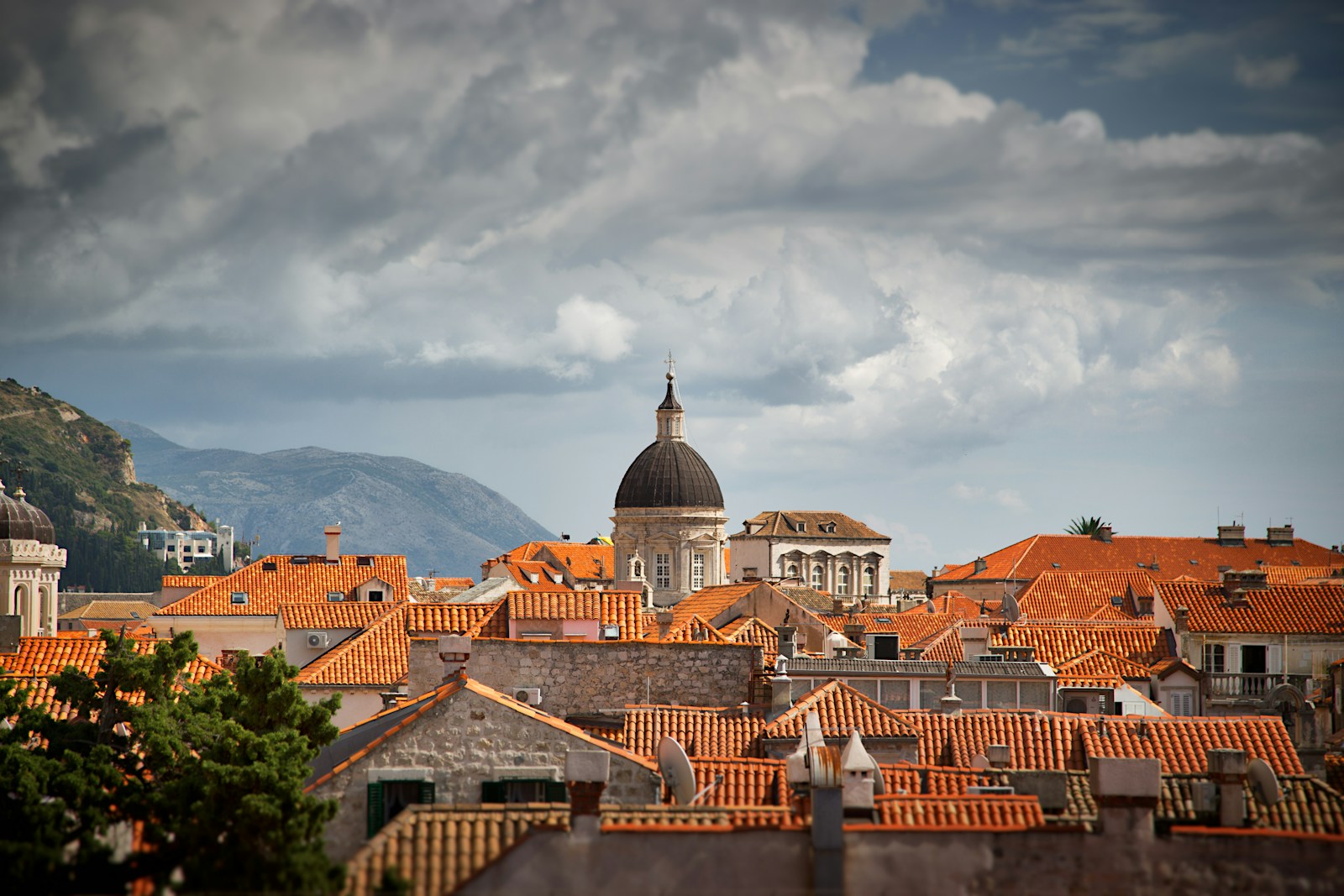 white concrete domed tower near houses at daytime