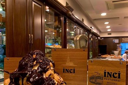 İnci Pastanesi: Εκεί θα βρείτε το καλύτερο προφιτερόλ στην Κωνσταντινούπολη - Τουρκία