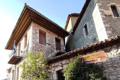 Τα παραδοσιακά χωριά της Γορτυνίας και η αρχιτεκτονική τους: Γνωρίστε τη Στεμνίτσα, τη Δημητσάνα και την Καρύταινα! - Γαλλία