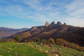 Ειδυλλιακή εξόρμηση στα Θρακικά Μετέωρα – Περιπατητικές διαδρομές και πλούσια φύση! - Ελλάδα