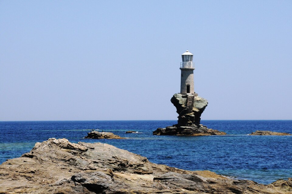 Διάκριση για την Άνδρο: Στα 24 μέρη με τους πιο εντυπωσιακούς φάρους του κόσμου! - Άνδρος