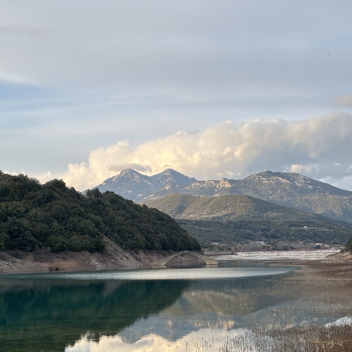 Το Γεφύρι του Μανώλη: Το μυθικό γεφύρι που εμφανίζεται και εξαφανίζεται στην Ευρυτανία - Ηπειρωτική Ελλάδα