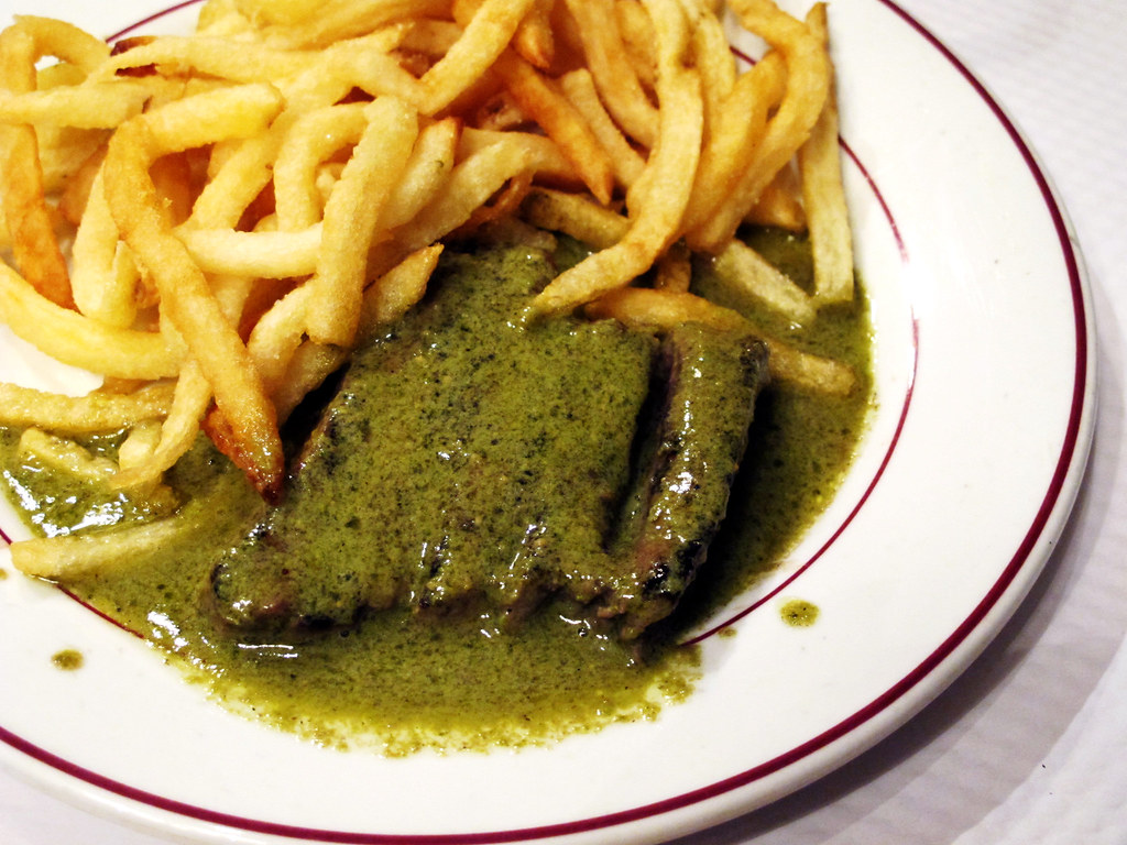 Le Relais de Venise: Το παριζιάνικο μπιστρό αποδεικνύει ότι η τελειότητα χρειάζεται μονο ένα πιάτο - Ελλάδα