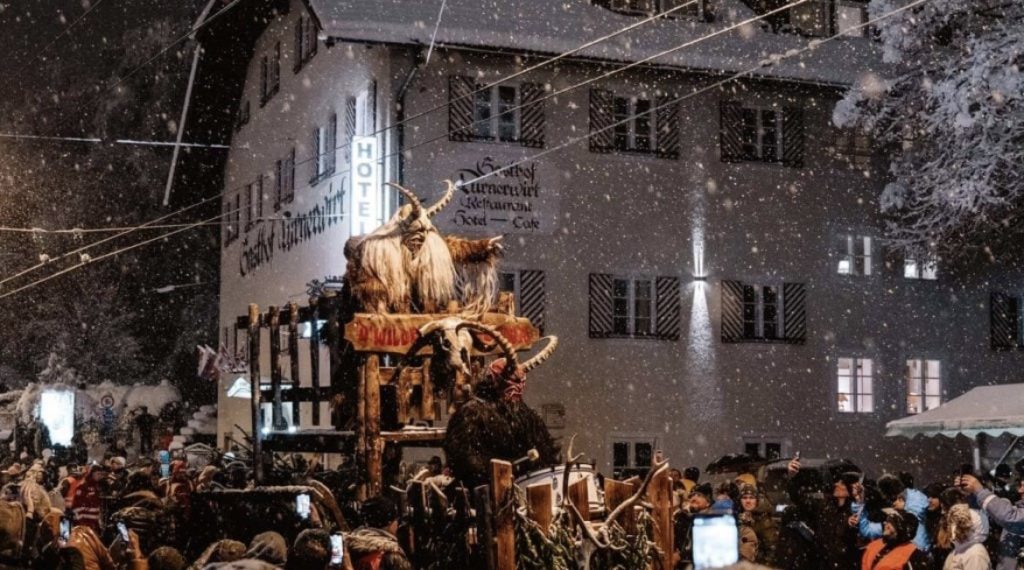 7 περίεργες Χριστουγεννιάτικες παραδόσεις σε πόλεις του εξωτερικού που δεν σου είπαν ποτέ - Χριστούγεννα 7 περίεργες Χριστουγεννιάτικες παραδόσεις σε πόλεις του εξωτερικού που δεν σου είπαν ποτέ - Χριστούγεννα, Εξωτερικό, Ταξιδιωτικές Εμπειρίες