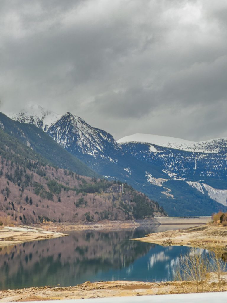 Globe Voyaging - Οδηγός για τα Πυρηναία: Όταν τα βουνά ξεπερνούν κάθε προσδοκία - Travellers, Εξωτερικό, Ταξιδιωτικοί οδηγοί