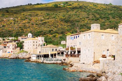 Λιμένι: Το πέτρινο χωριό που μοιάζει να επιπλέει στη θάλασσα - Πελοπόννησος